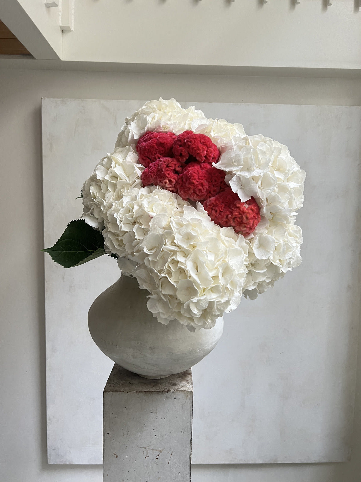 Castor Fleuriste, product: Bouquet Nuage, signature célosies roses (Fig. 1)